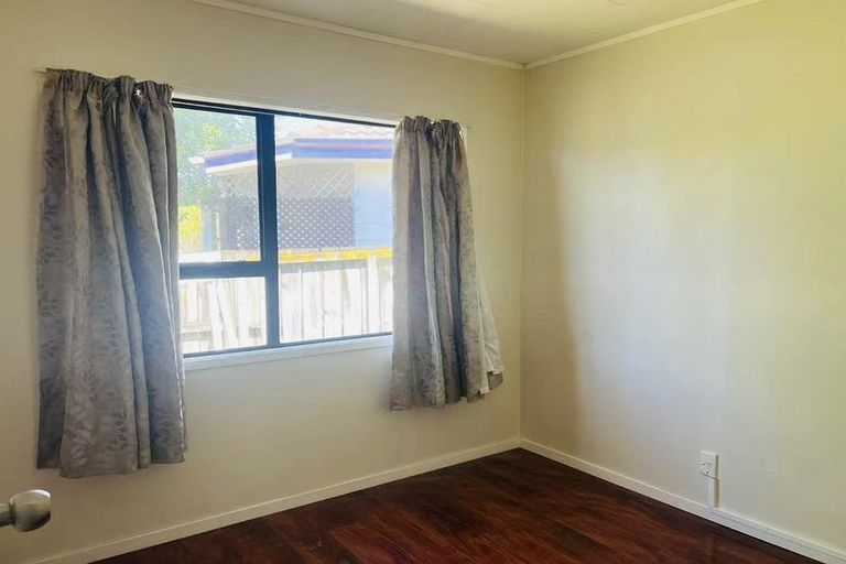 Photo of property in 5 Caribbean Drive, Unsworth Heights, Auckland, 0632