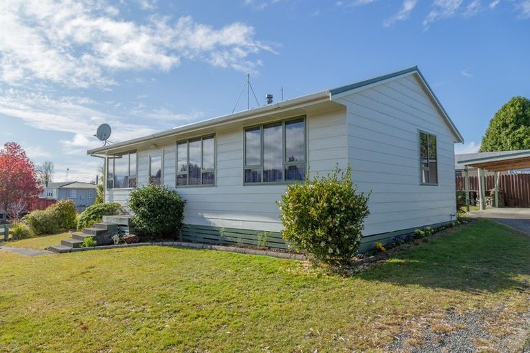 Photo of property in 17 Runuku Grove, Turangi, 3334