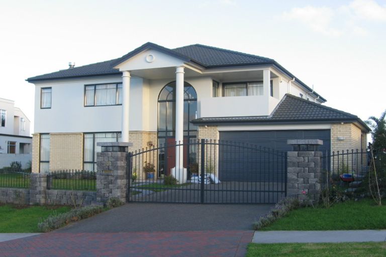 Photo of property in 13 Courtneys, West Harbour, Auckland, 0618