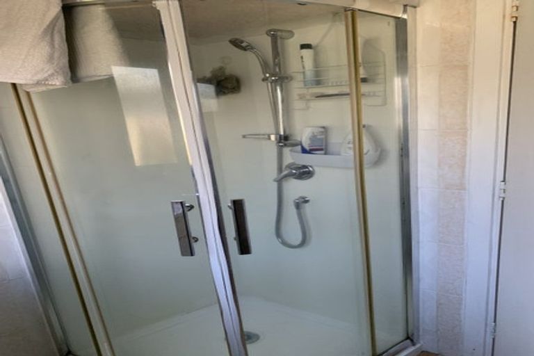 Photo of property in 521 East Coast Road, Murrays Bay, Auckland, 0630