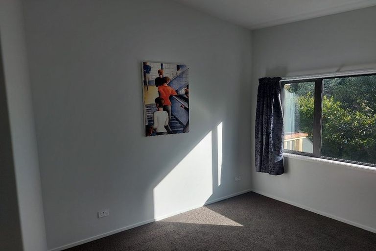 Photo of property in 20 De Val Drive, Titirangi, Auckland, 0604