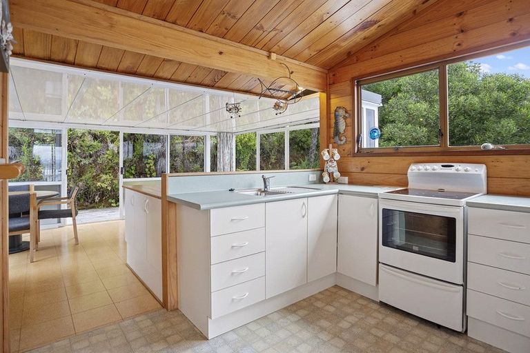 Photo of property in 9 Tirinui Crescent, Tairua, 3508