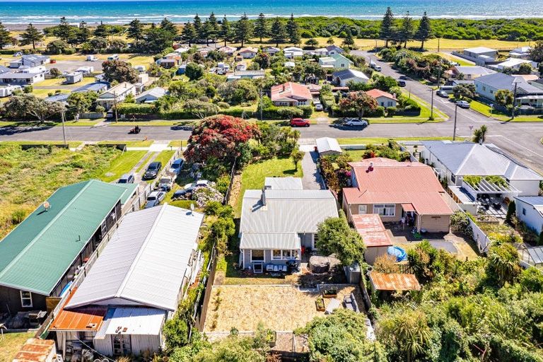 Photo of property in 40 Karaka Street, Castlecliff, Whanganui, 4501