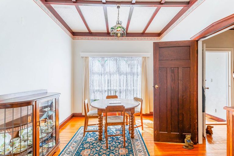 Photo of property in 8 Nikau Street, New Lynn, Auckland, 0600