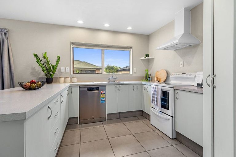 Photo of property in 72 Evans Road, Papamoa Beach, Papamoa, 3118