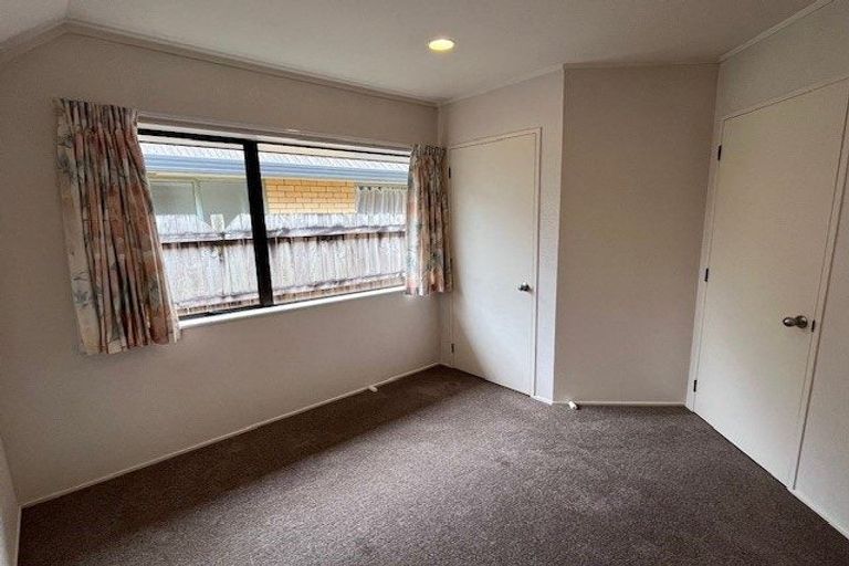 Photo of property in 2/31 Crescent Hills Court, Northpark, Auckland, 2013