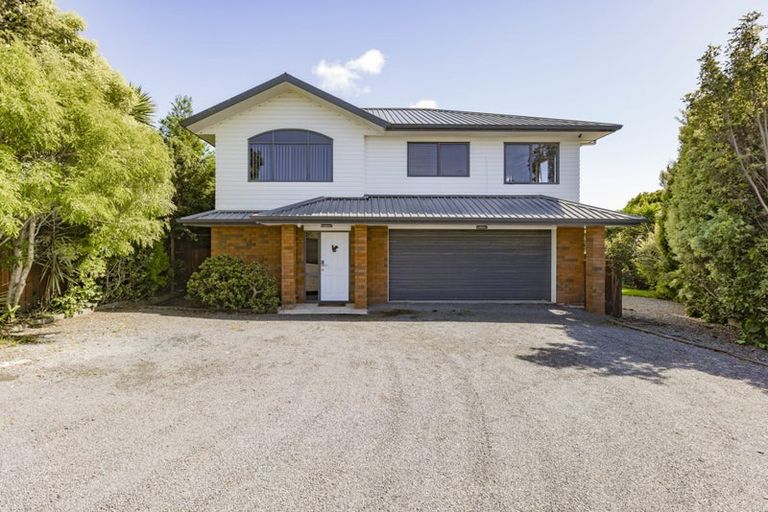 Photo of property in 37 Clarks Beach Road, Clarks Beach, 2122