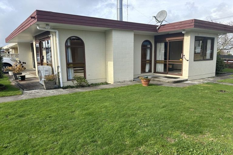 Photo of property in 1 Waverley Street, Waipawa, 4210