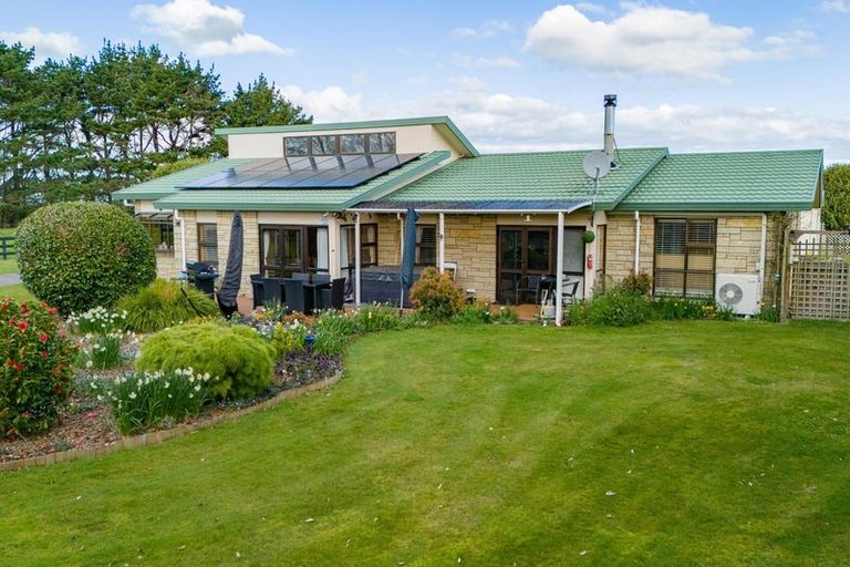 Photo of property in 2227 Skeet Road, Auroa, Hawera, 4678