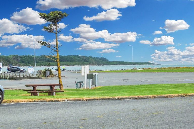 Photo of property in 65 Hartley Street, Foxton Beach, Foxton, 4815