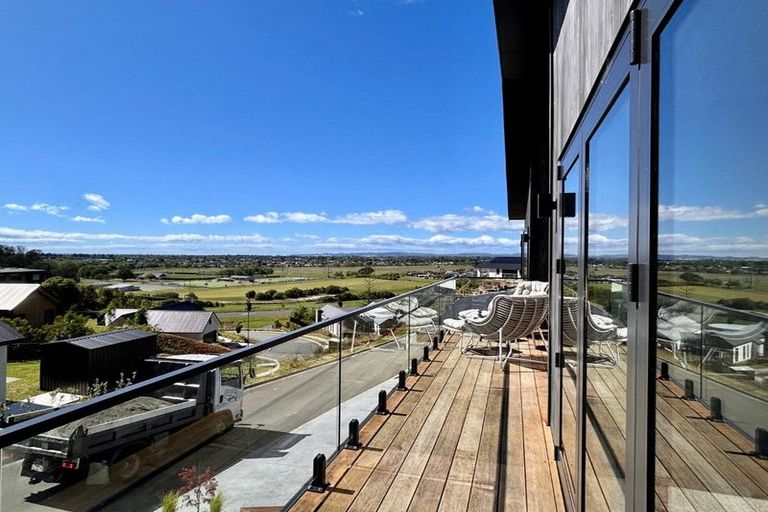 Photo of property in 93 Oak Road, Poraiti, Napier, 4112
