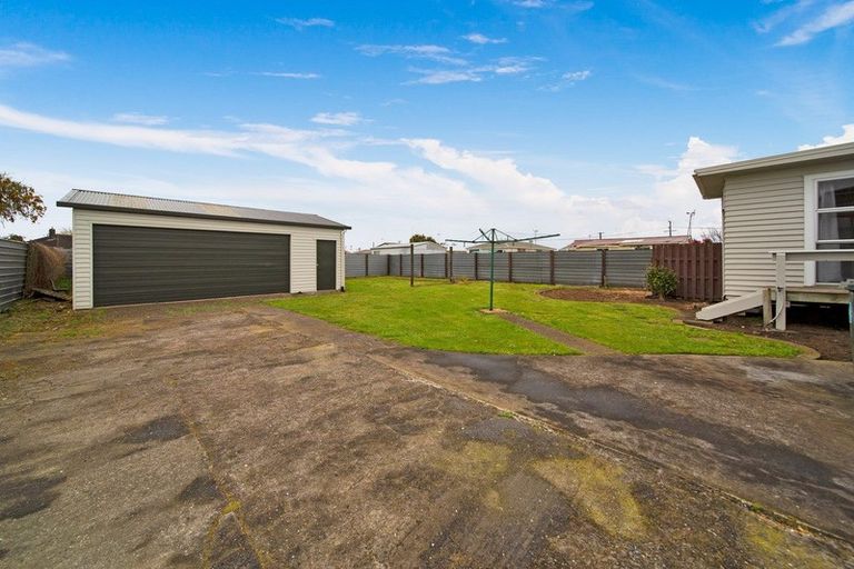 Photo of property in 8 Bone Crescent, Hawera, 4610