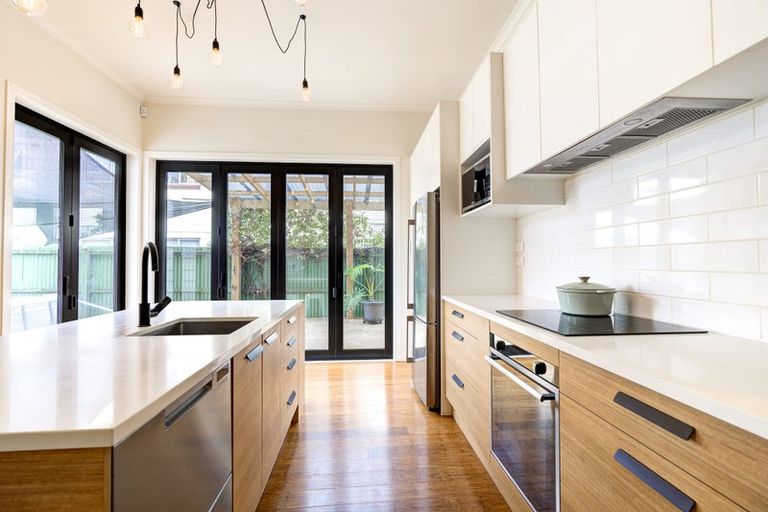 Photo of property in 893 Heaphy Terrace, Claudelands, Hamilton, 3214