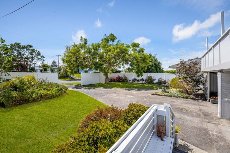 Photo of property in 31 Covil Avenue, Te Atatu South, Auckland, 0610