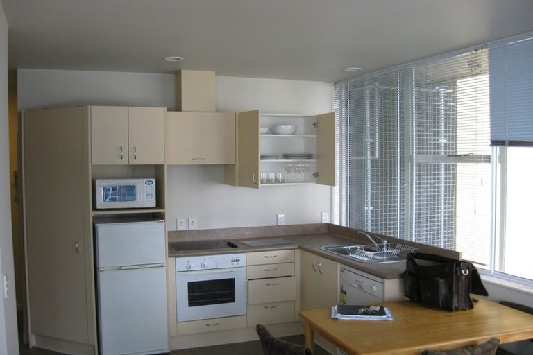 Photo of property in Terrace Tower Apartments, 4a/126 The Terrace, Wellington Central, Wellington, 6011