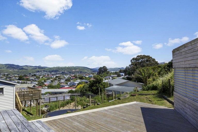 Photo of property in 27 Sombrero View, Ascot Park, Porirua, 5024