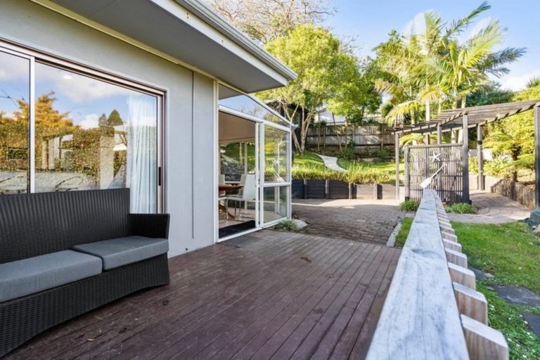 Photo of property in 2/43 Seaton Road, Murrays Bay, Auckland, 0630