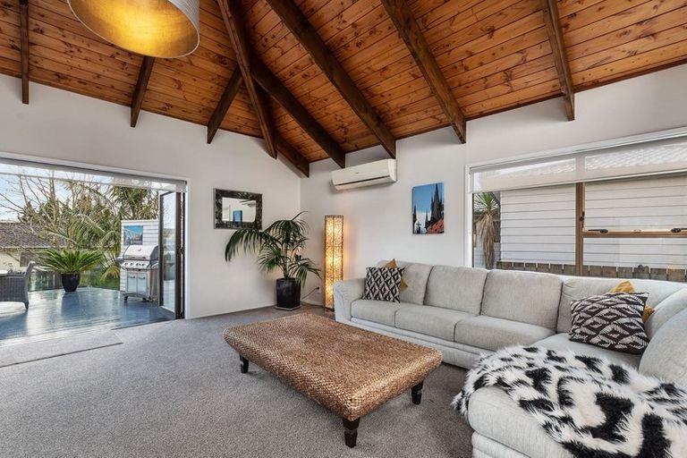 Photo of property in 188 Luckens Road, West Harbour, Auckland, 0618