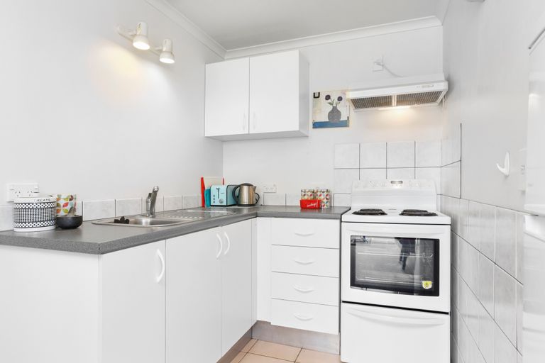 Photo of property in 32 Evans Road, Glen Eden, Auckland, 0602