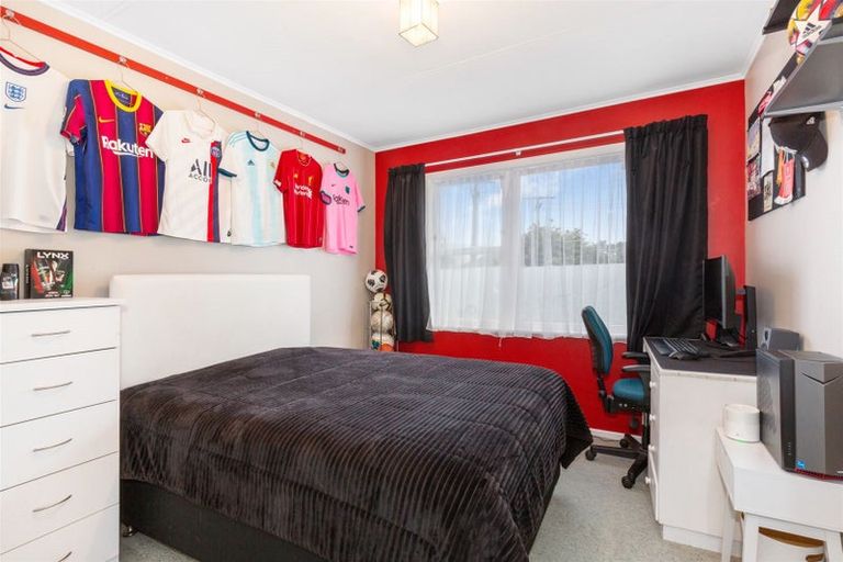 Photo of property in 5 The Strand, Wainuiomata, Lower Hutt, 5014