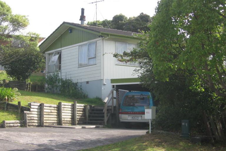 Photo of property in 17 Wanita Place, Totara Vale, Auckland, 0629