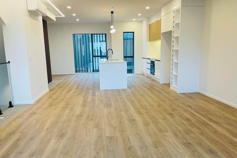 Photo of property in 18 Mina Way, Browns Bay, Auckland, 0630