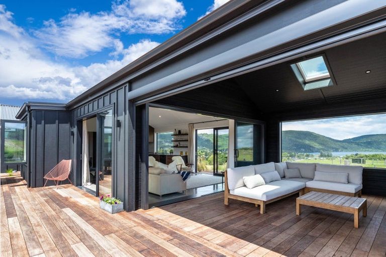 Photo of property in 16 Durmast Place, Kinloch, Taupo, 3377
