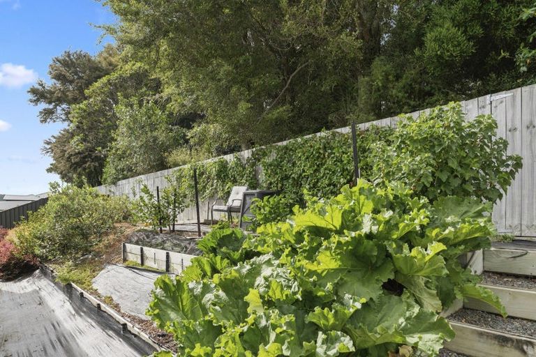 Photo of property in 5 Azalea Lane, Waipahihi, Taupo, 3330