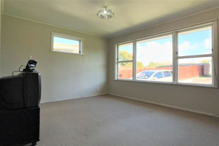 Photo of property in 49 Riverpark Crescent, Henderson, Auckland, 0610
