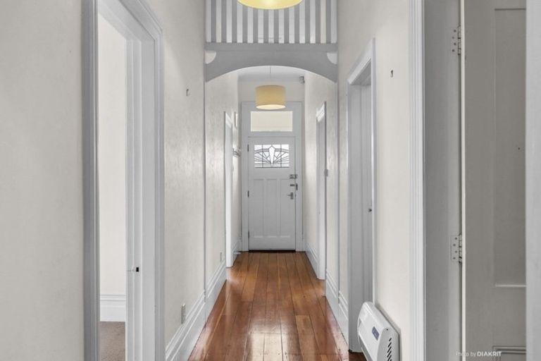 Photo of property in 35 Brougham Street, Mount Victoria, Wellington, 6011