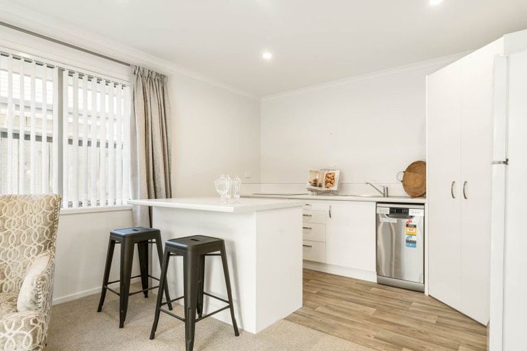 Photo of property in 15 Crest Way, Papamoa, 3118