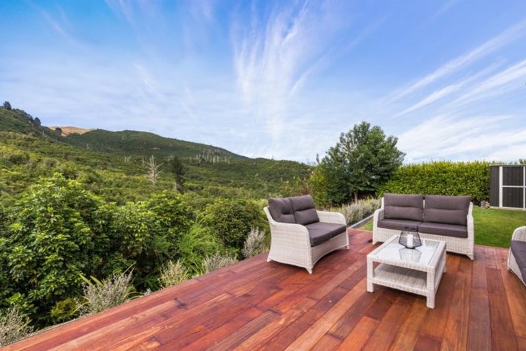 Photo of property in 1 Peregrine Place, Kinloch, Taupo, 3377