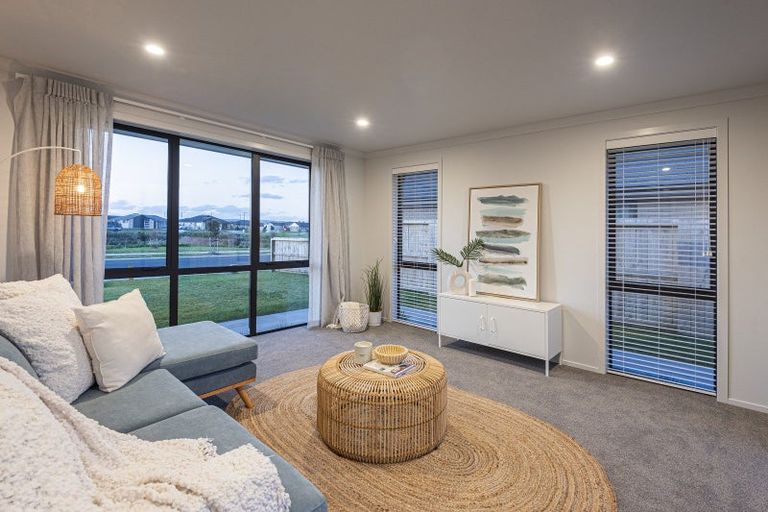 Photo of property in 71 Kaurinui Crescent, One Tree Point, 0118