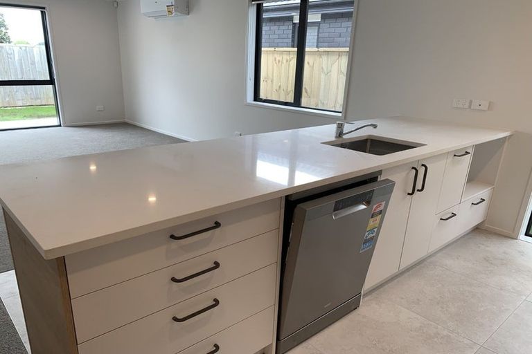 Photo of property in 9 Rarangi Mai Lane, Karaka, 2113