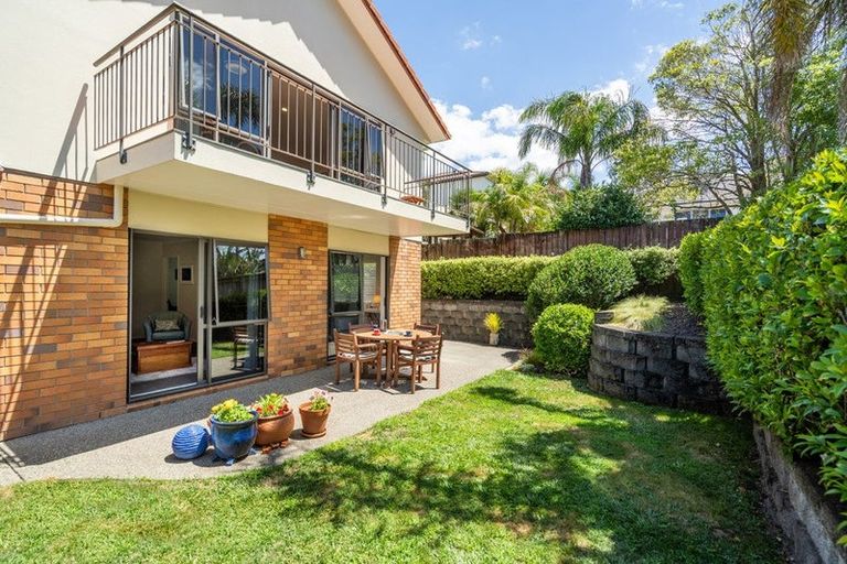 Photo of property in 2/23 Kiteroa Terrace, Rothesay Bay, Auckland, 0630