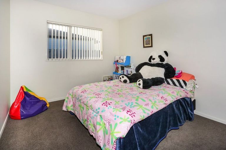Photo of property in 122 Popokatea Drive, Takanini, 2112