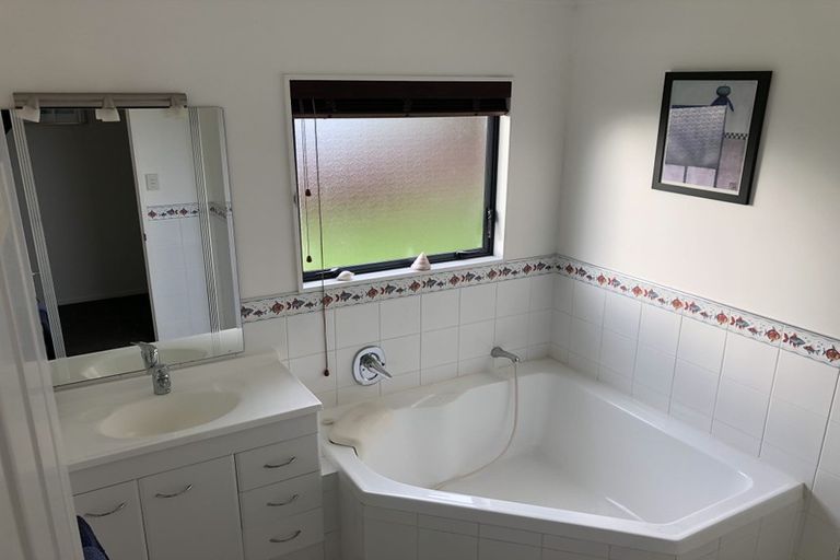 Photo of property in 3 Idris Court, The Gardens, Auckland, 2105