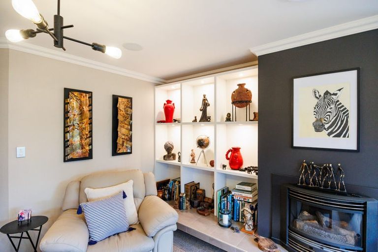 Photo of property in 3 Lourie Way, Fitzherbert, Palmerston North, 4410