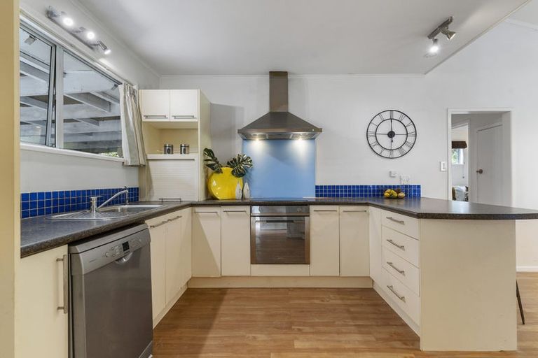 Photo of property in 3 Willowbrook Place, Titirangi, Auckland, 0604