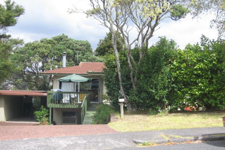 Photo of property in 4 Colin Wild Place, Glenfield, Auckland, 0629