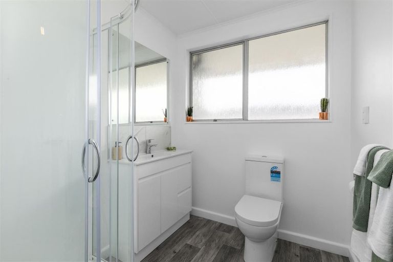 Photo of property in 2/100 Martin Street, Wallaceville, Upper Hutt, 5018