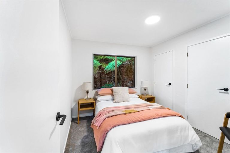 Photo of property in 26b Wade River Road, Stanmore Bay, Whangaparaoa, 0932