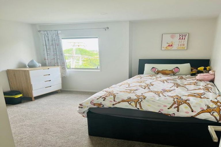 Photo of property in 17b Craigbank Avenue, New Lynn, Auckland, 0600