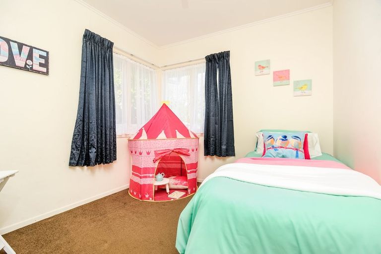 Photo of property in 43 Hereford Street, Te Atatu Peninsula, Auckland, 0610