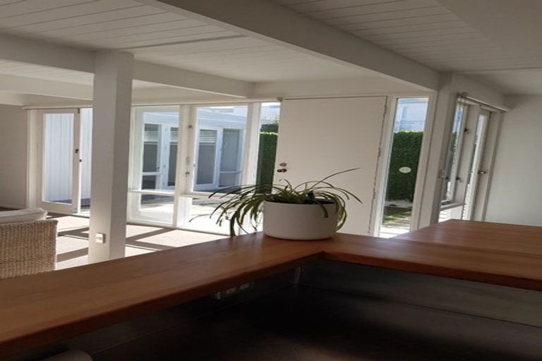 Photo of property in 3/252 Hurstmere Road, Takapuna, Auckland, 0622