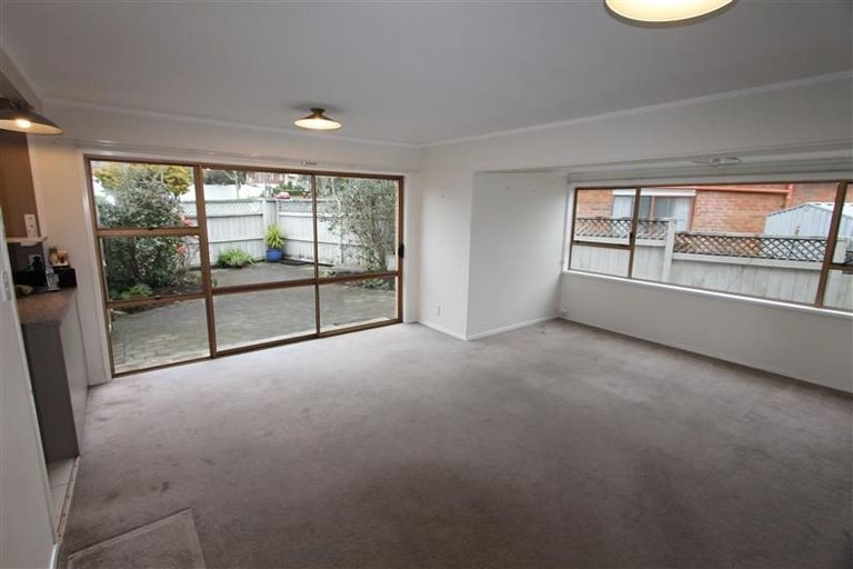 Photo of property in 1/8 Cezanne Place, New Lynn, Auckland, 0600