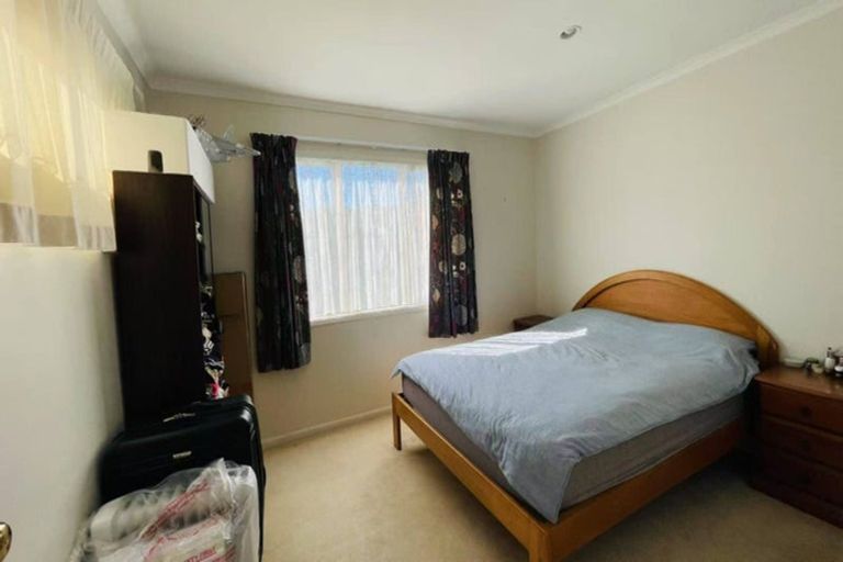Photo of property in 12 Tyndrum Place, Highland Park, Auckland, 2010