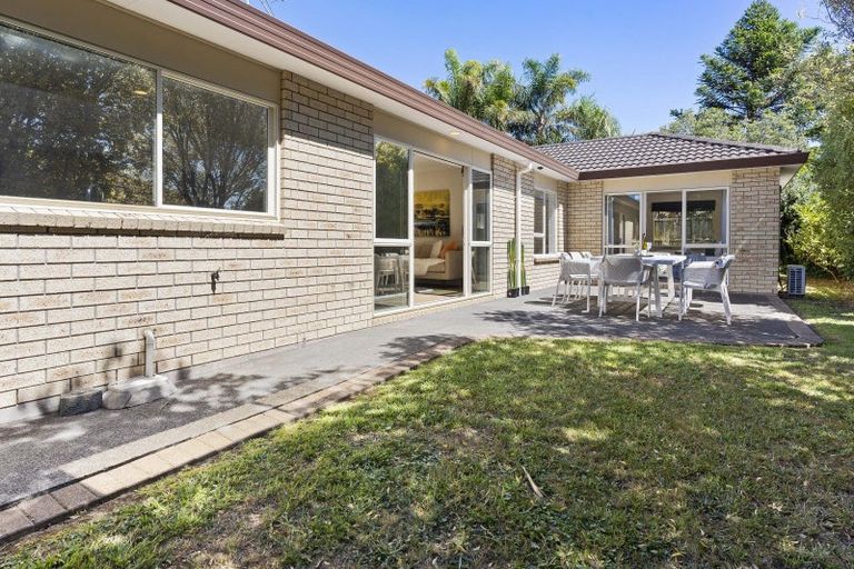 Photo of property in 28 Craigavon Drive, East Tamaki, Auckland, 2013