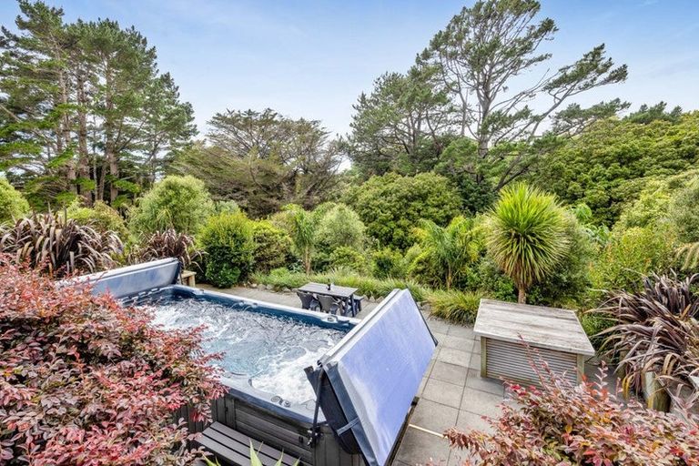 Photo of property in 271 Henwood Road, Paraite, New Plymouth, 4372