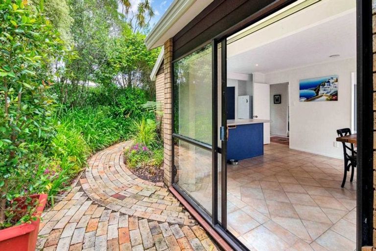 Photo of property in 1 Tiri View Place, Waiake, Auckland, 0630